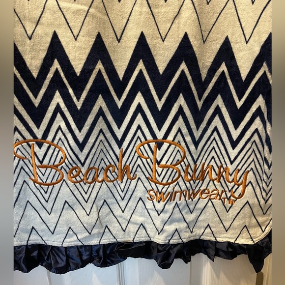 NEW Beach Bunny 🌊🐰 OG Chevron Towel - Picture 3 of 4